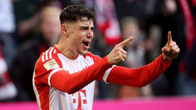 Pavlovic được MU và Man City săn đón.