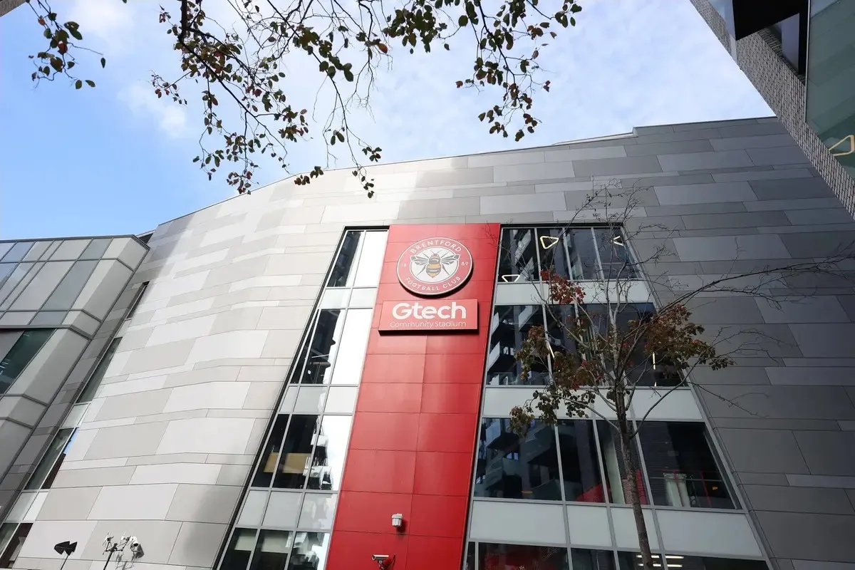 Man City sẽ sử dụng băng tay đen và dành 1 phút mặc niệm trong trận đấu trên sân Gtech Community nhằm tưởng nhớ nạn nhân vụ khủng bố tại Greater Manchester.