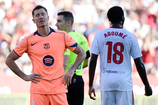 Lewandowski hóa "tội đồ" trong ngày Barca thảm bại.