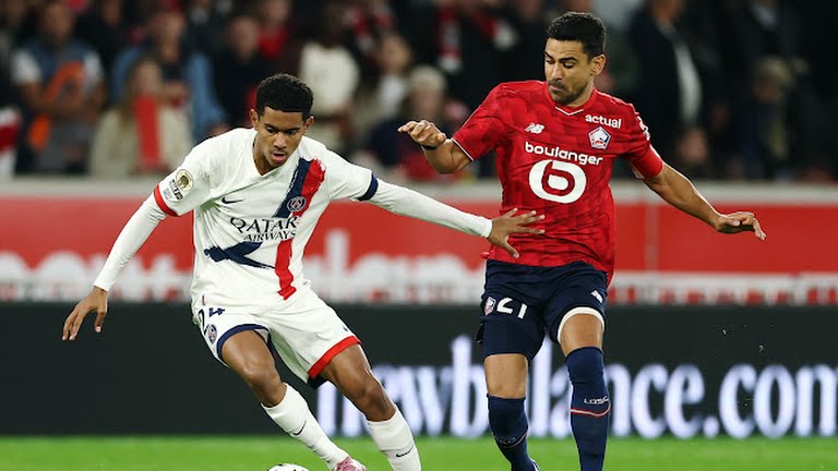 PSG gặp bế tắc trong hiệp 1.