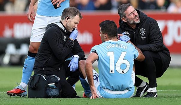 Rodri (6.3): Người chiến thắng Quả bóng vàng 2024 vẫn tiếp tục phải vật lộn với chấn thương và phải rời sân giữa hiệp một. Mặc dù thời gian trên sân ngắn ngủi, anh vẫn thể hiện tầm ảnh hưởng của mình.