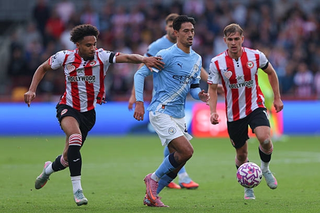 Tijjani Reijnders (6.9): Thể hiện đẳng cấp kỹ thuật vượt trội của City ở hàng tiền vệ với hàng loạt pha rê bóng từ những khu vực hẹp, dù chúng hiếm khi gây quá nhiều khó khăn cho Brentford. Reijnders đã thi đấu đầy nỗ lực trước khi Silva vào sân thay anh trong 15 phút cuối.