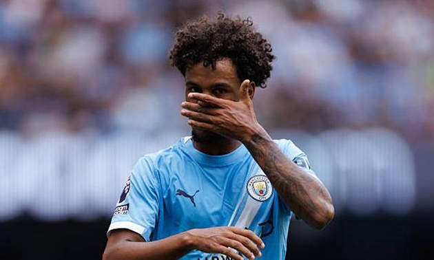 Oscar Bobb (5.5): Anh chơi một trận đấu gần như giống hệt Phil Foden, gây ra hỗn loạn trong 45 phút đầu tiên cho hàng phòng ngự Brentford. Oscar Bobb đã thể hiện tiềm năng nhưng cần thêm sự ổn định.