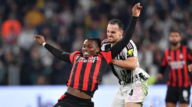 Leao gây thất vọng trước Juventus.