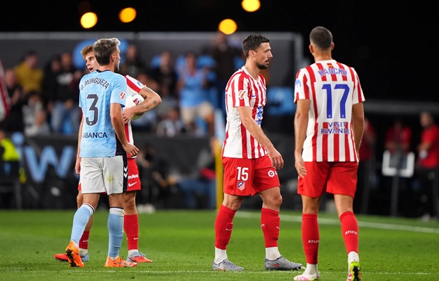 Ảnh bài viết Koke không trách Lenglet về tấm thẻ đỏ