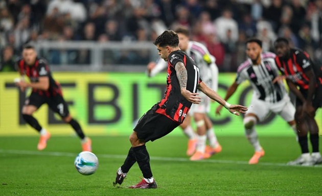 Pulisic đá hỏng penalty trước Juventus