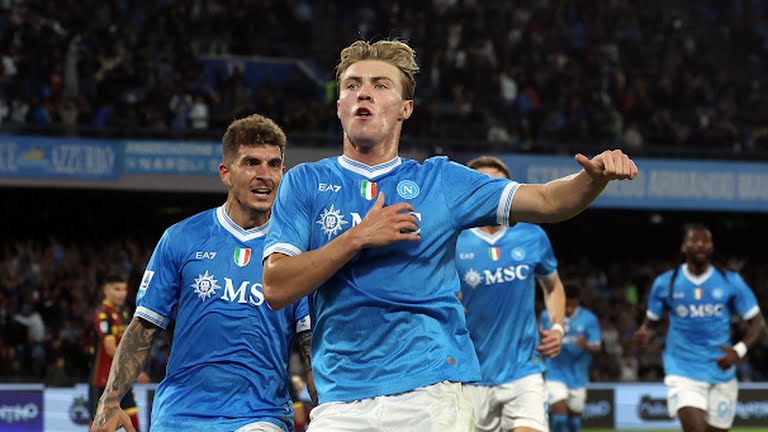 Hojlund lại ghi bàn cho Napoli.