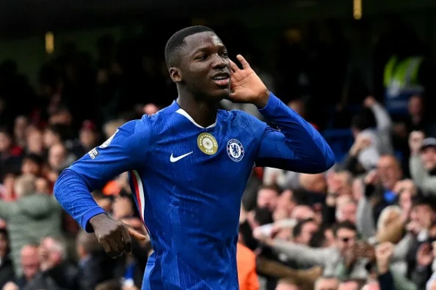 Ảnh bài viết Gary Neville: "Caicedo như 2 trong 1, tiền vệ hay nhất Ngoại hạng Anh"