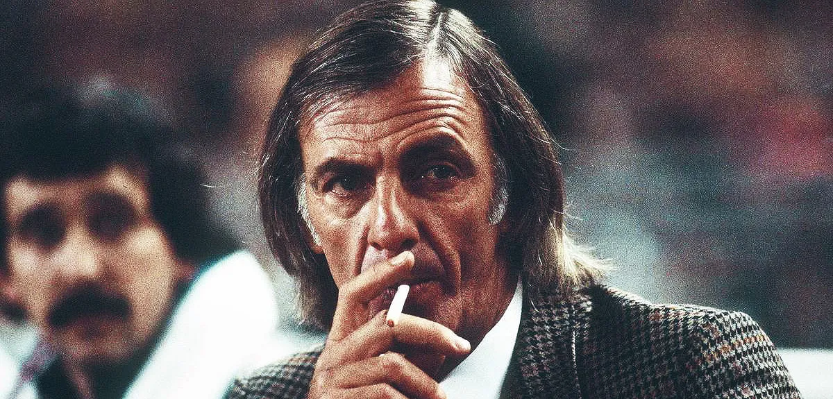 HLV Cesar Luis Menotti, một nhà triết học lãng mạn đã mang đến một lối chơi tấn công đẹp mắt cho Argentina.