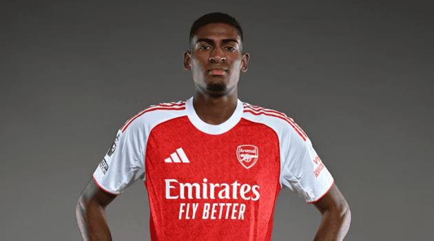 Arsenal đánh giá cao Mosquera.