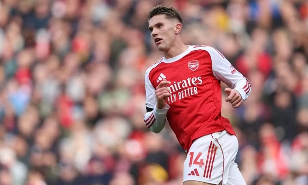 Gyokeres đổi kiểu áo ở trận gặp West Ham.