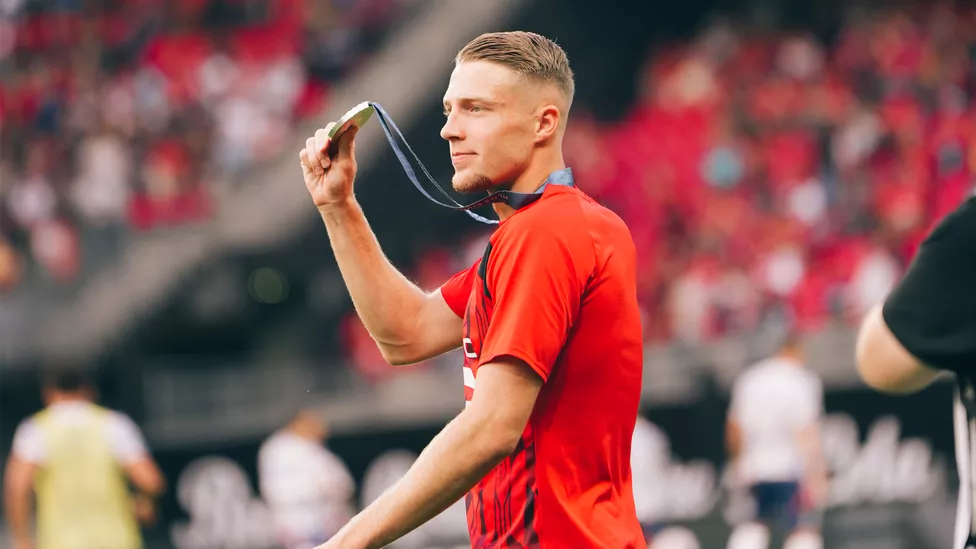 Truffert đã được phong tước Hiệp sĩ sau khi giành huy chương bạc Olympic cùng U23 Pháp.
