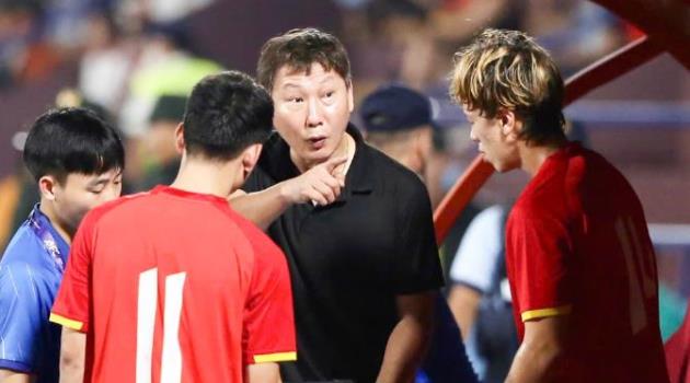 Việc trẻ hoá ĐT Việt Nam của HLV Kim Sang Sik cần thời gian.
