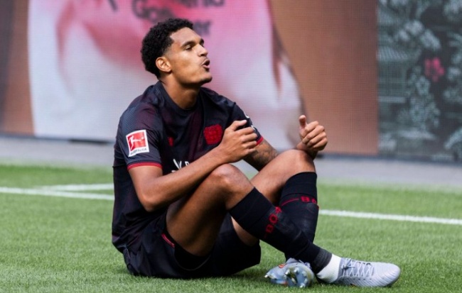 Jarell Quansah trong màu áo Leverkusen.