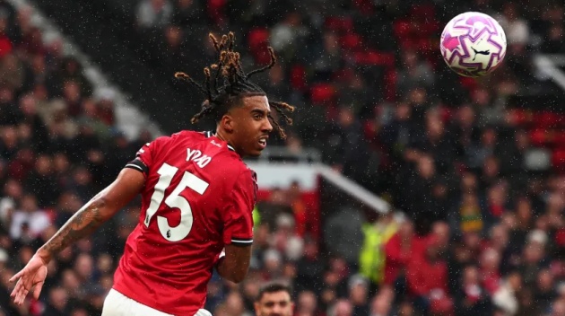 Yoro trở lại Pháp giao bóng danh dự cho đội bóng cũ.