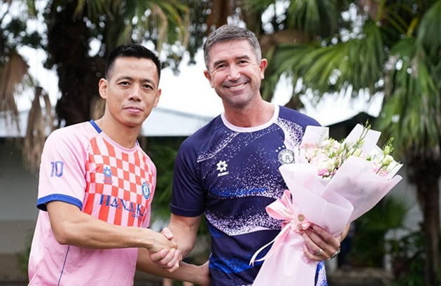 Ảnh bài viết Tân HLV Harry Kewell cho cầu thủ Hà Nội 3 ngày để thể hiện năng lực