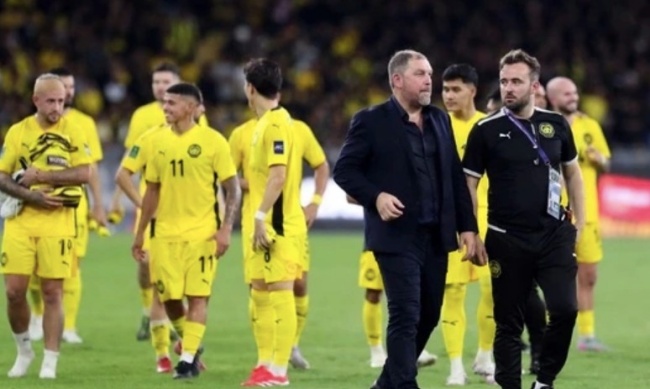 Tuyển Malaysia chao đảo sau án phạt của FIFA.