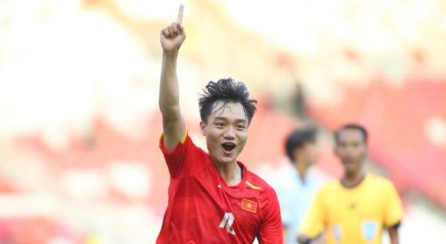 Ảnh bài viết HLV Kim Sang Sik trao cơ hội thay Quang Hải cho tân binh trẻ?