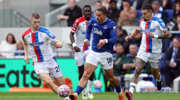 Adam Wharton bị bỏ qua đáng tiếc.