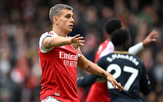 Leandro Trossard không muốn rời Arsenal.