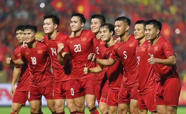 Truyền thông đồng loạt đòi lại công bằng cho tuyển Việt Nam.