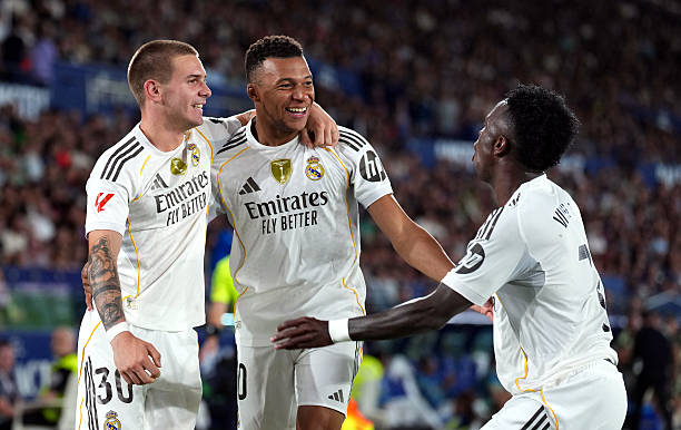 Real đang giữ ngôi đầu bảng La Liga, nhưng vẫn còn đó những vấn đề nan giải.