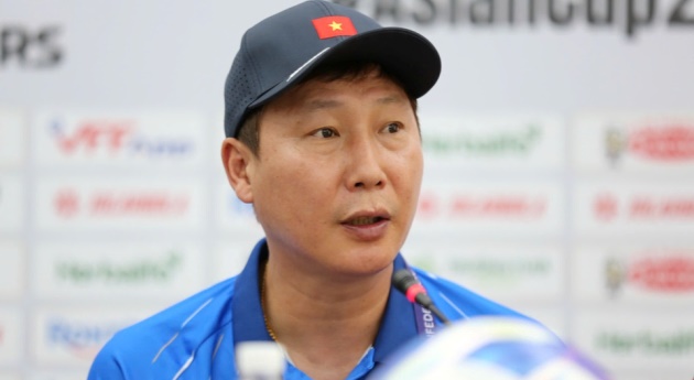 HLV Kim Sang Sik đầy tự tin và quyết tâm trước lần đụng độ Nepal.