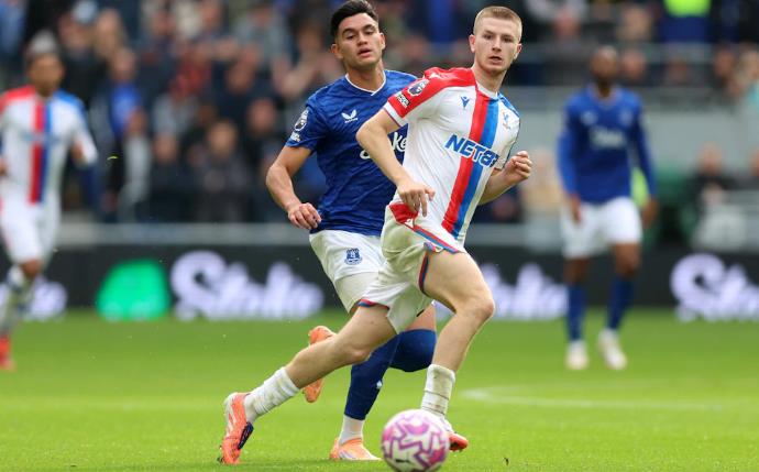 Adam Wharton bị bỏ qua.