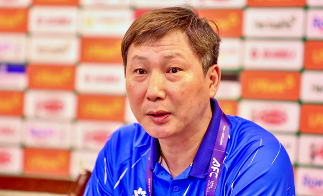 HLV Kim Sang-sik không quan tâm quá nhiều vấn đề sai phạm nhập tịch của ĐT Malaysia.