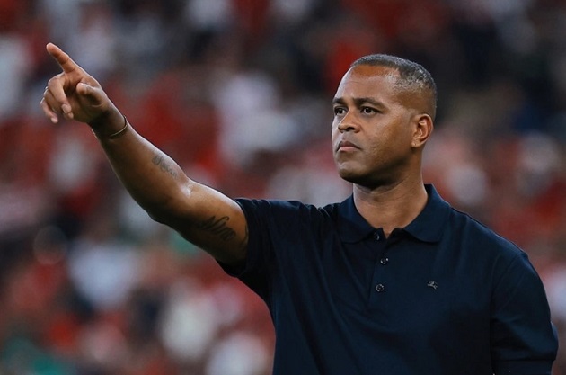 Kluivert có những quyết định khó hiểu trong trận thua Indonesia.