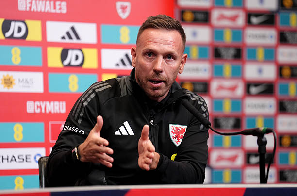 HLV Craig Bellamy tự tin cùng tuyển Xứ Wales đối đầu tuyển Anh.