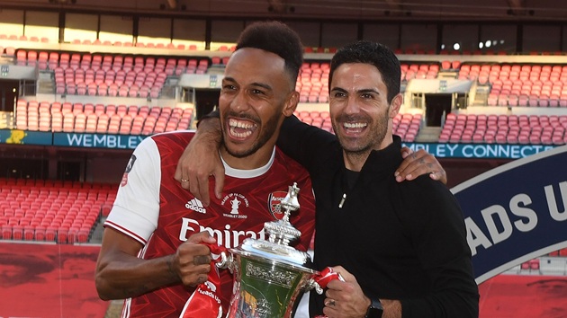 Arteta giành danh hiệu ngay mùa đầu với Arsenal.