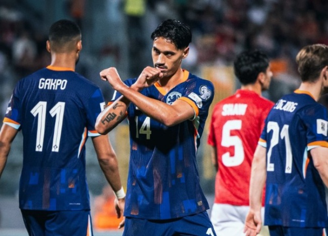 Reijnders ghi bàn cho Hà Lan.