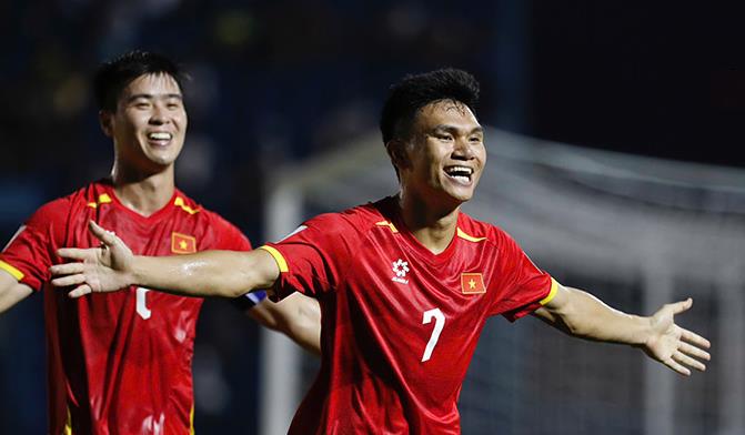 Hàng thủ Việt Nam chưa có được sự tập trung cần thiết.