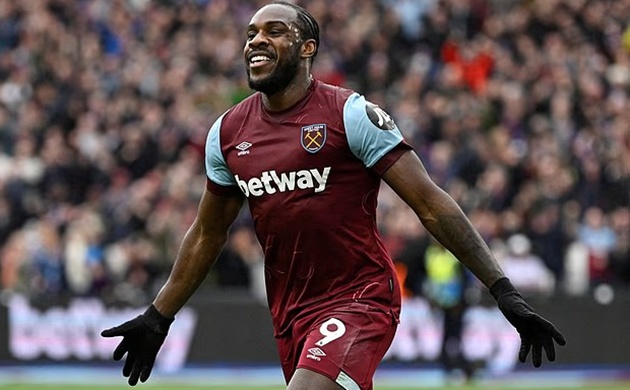 Antonio đang tập luyện ở Brentford