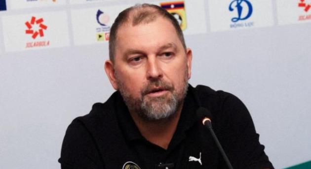 Nóng: HLV Malaysia thừa nhận cơ hội dự Asian Cup 2027 đã khép lại 1 HLV Peter Cklamovski bi quan sau bê bối giả mạo giấy tờ nhập tịch của Malaysia.