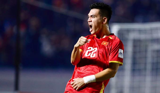 Tiến Linh tỏa sáng đúng lúc.