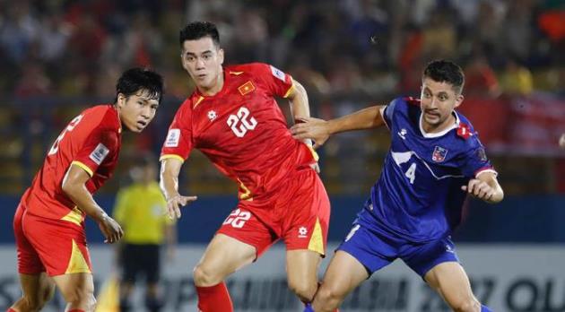 Tiến Linh và đồng đội luôn bị theo sát.