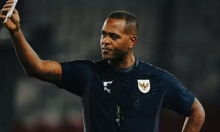 Kluivert không giấu được sự thất vọng.