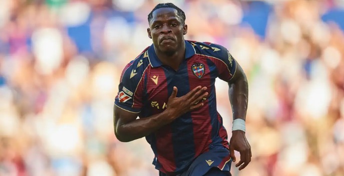 Etta Eyong muốn gia nhập Barcelona thay vì Manchester United.