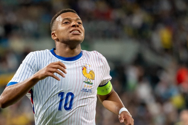 Mbappe chia tay tuyển Pháp.