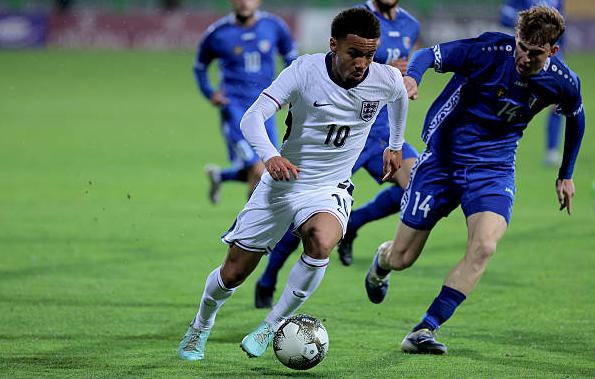 Ethan Nwaneri tỏa sáng trong trận đấu mới đây của U21 Anh.