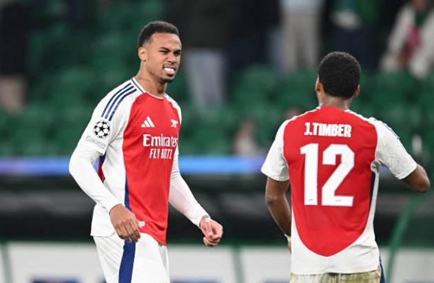 Tại Arsenal, Timber chủ yếu đá hậu vệ cánh.