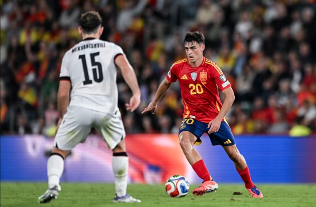 Pedri đang chơi thứ bóng đá hay nhất của mình.