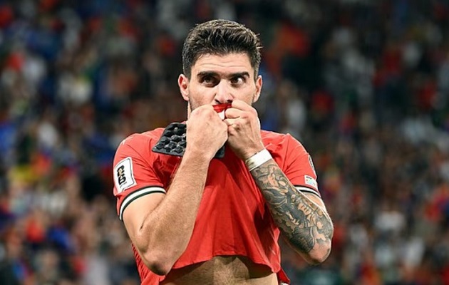 Ruben Neves ghi bàn ở phút bù giờ giúp đội nhà có 3 điểm.