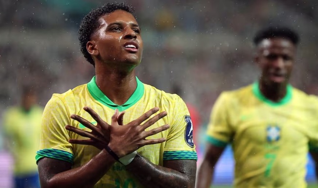 Rodrygo trong màu áo Brazil.