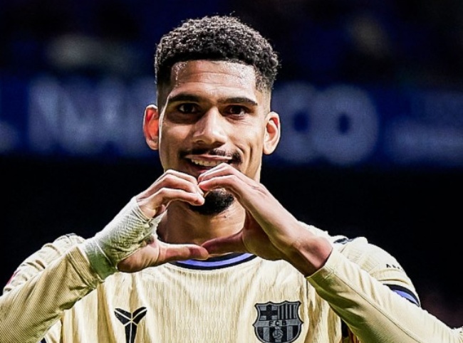 Ronald Araujo lọt tầm ngắm Chelsea.