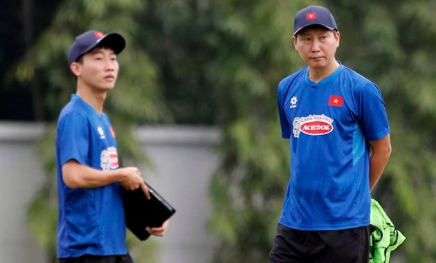 HLV Kim Sang Sik nhiều khả năng sẽ mất Bùi Tiến Dũng vì chấn thương lưng.