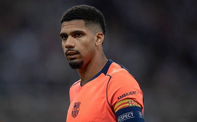Ronald Araujo nằm trong tầm ngắm của Chelsea.