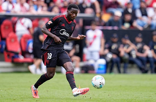 Agoume đang chơi tốt trong màu áo Sevilla.